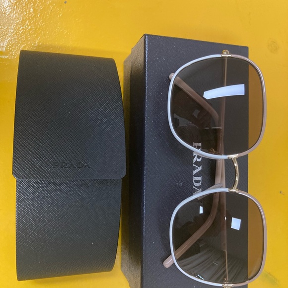 Prada white and pink big frames - Picture 2 of 9